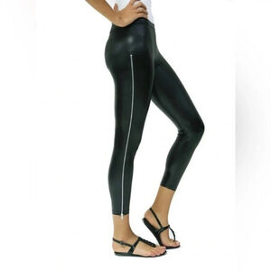 Indero Black Shinny Faux Eco Leather Zipper Leggings Size S/M NWT Cropped Pants